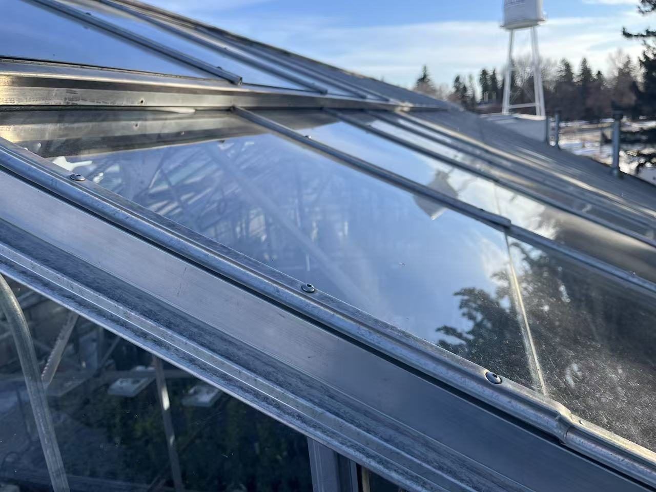 Power Glass roof in winter